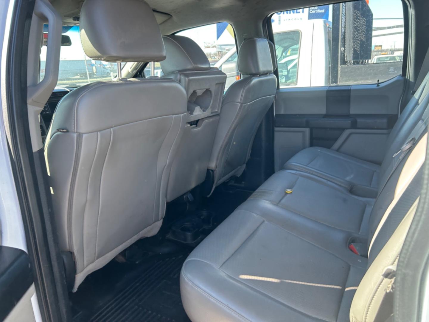 2019 White Ford F-350 SD XL Crew Cab Long Bed DRW 4WD (1FD8W3HT7KE) with an 6.7L V8 OHV 16V DIESEL engine, 6A transmission, located at 1687 Business 35 S, New Braunfels, TX, 78130, (830) 625-7159, 29.655487, -98.051491 - Photo#8